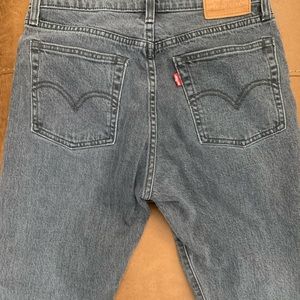 Levi Straight Wedgie Size 27